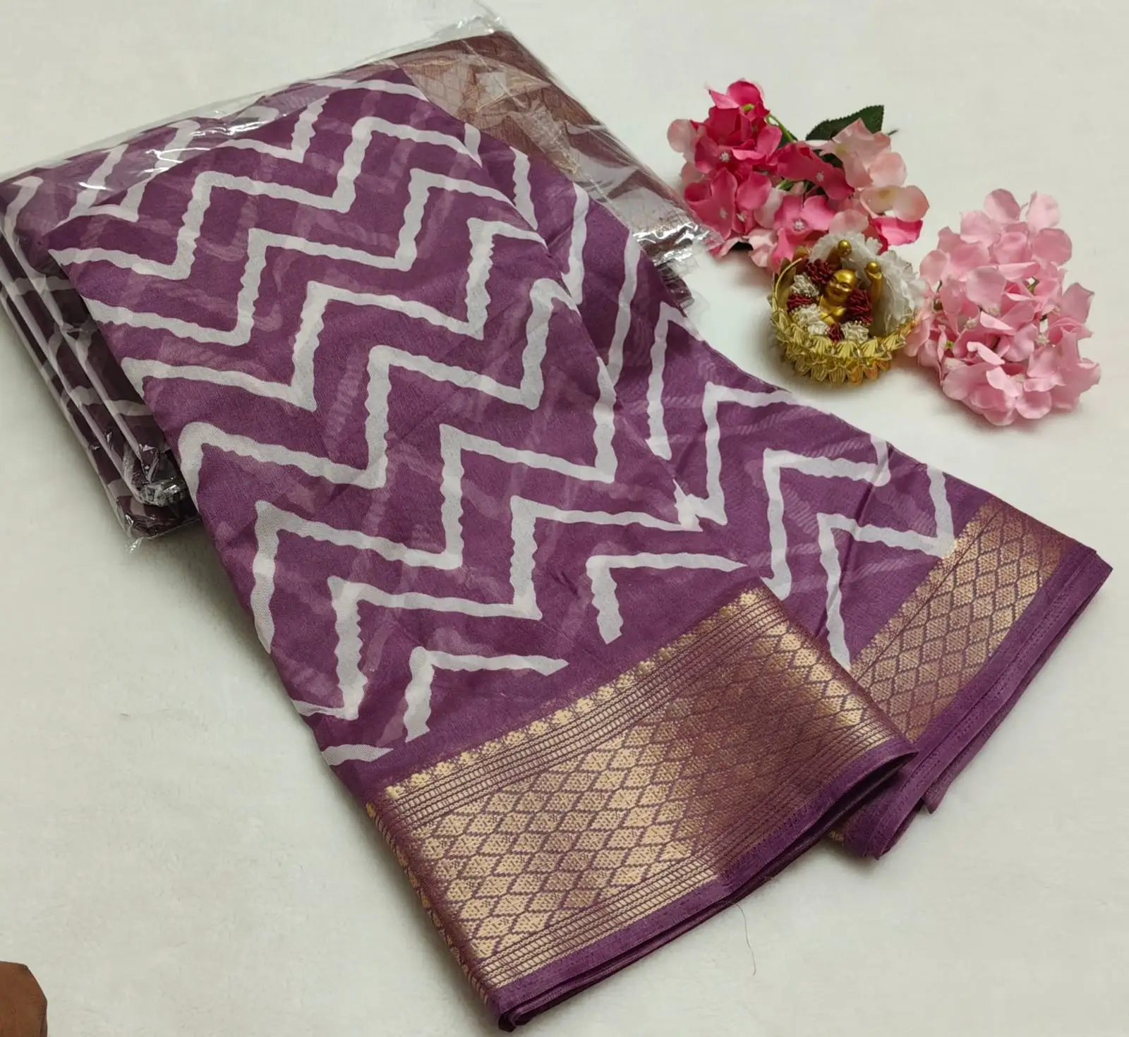 Chevron Wave Banarasi Border Dolla Silk Saree